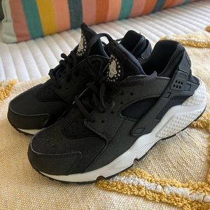 NIKE Air Hurache Tennis Shoes